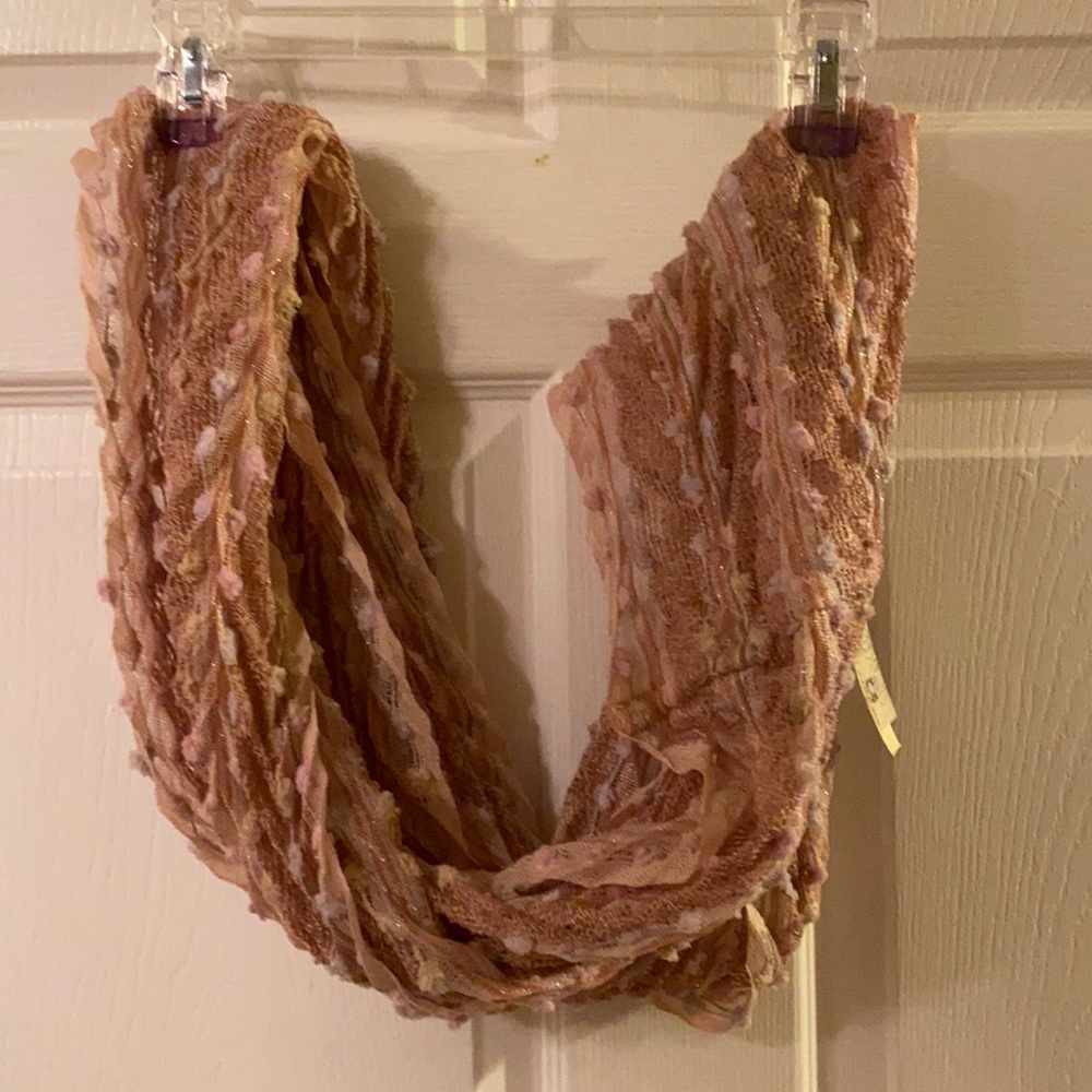 Collectioneighteen infinity loop scarf.